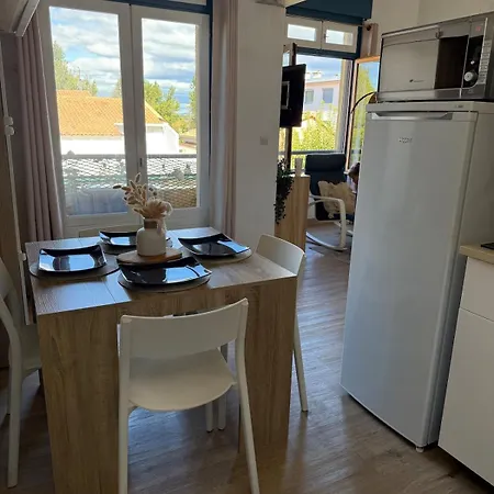 Bord De Equipe 4 Personnes ,1 Lit Double Et 1 Lit Superpose, Acces Direct Plage, Climatisation, Parking Prive Gratuit * Palavas-les-Flots