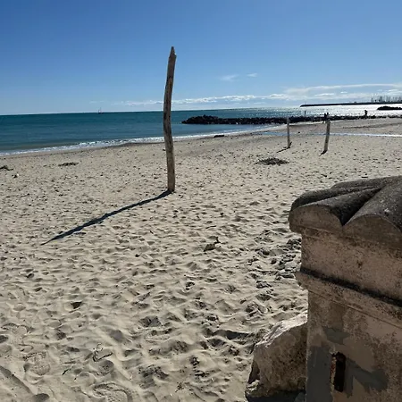 Apartman Bord De Equipe 4 Personnes ,1 Lit Double Et 1 Lit Superpose, Acces Direct Plage, Climatisation, Parking Prive Gratuit